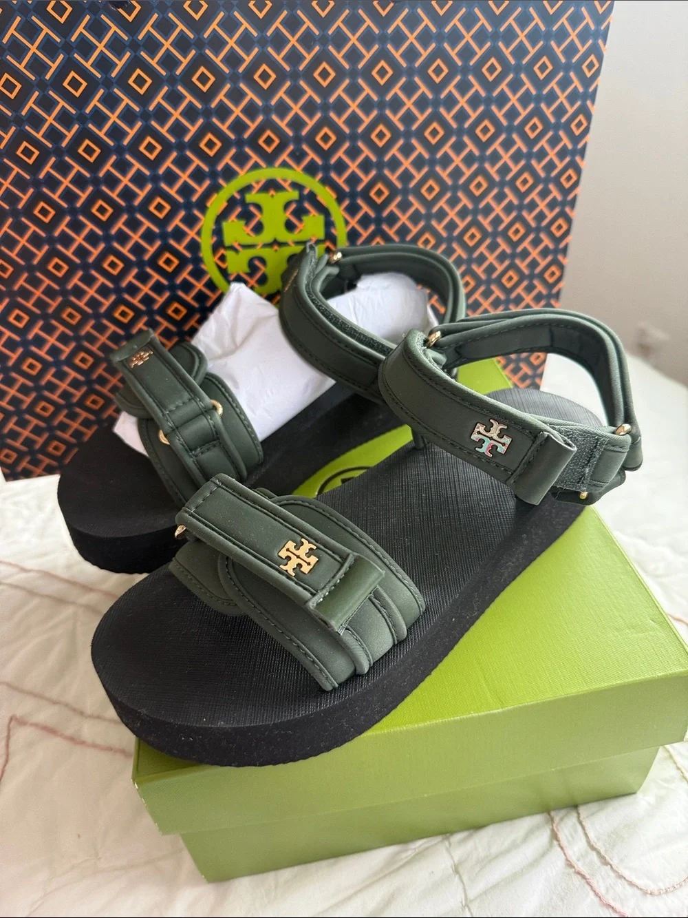$250 NEW TORY BURCH GREEN PLATFORM SANDAL SIZE US 8